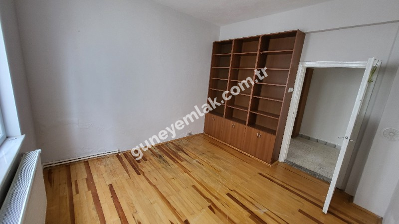 KALE ARKASI CADDE ÜZERİ KİRALIK