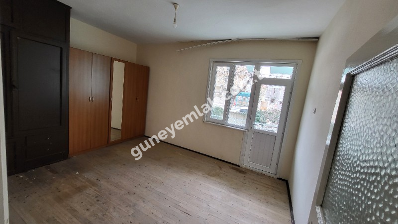 KALE ARKASI CADDE ÜZERİ KİRALIK