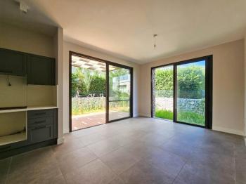 Kıbrıs Girne Alsancak’ta Ödüllü Sitede Satılık Bahçeli 2+1 Daire