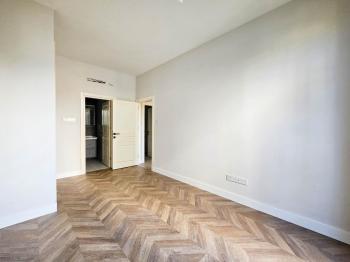 Kıbrıs Girne Alsancak’ta Ödüllü Sitede Satılık Bahçeli 2+1 Daire