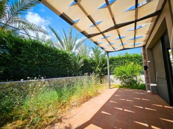 Kıbrıs Girne Alsancak’ta Ödüllü Sitede Satılık Bahçeli 2+1 Daire