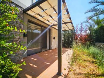 Kıbrıs Girne Alsancak’ta Ödüllü Sitede Satılık Bahçeli 2+1 Daire