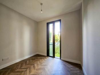 Kıbrıs Girne Alsancak’ta Ödüllü Sitede Satılık Bahçeli 2+1 Daire