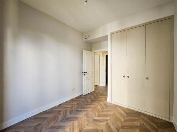 Kıbrıs Girne Alsancak’ta Ödüllü Sitede Satılık Bahçeli 2+1 Daire