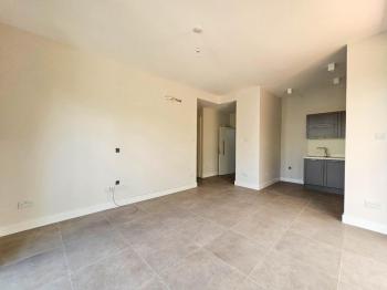 Kıbrıs Girne Alsancak’ta Ödüllü Sitede Satılık Bahçeli 2+1 Daire