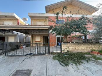 Lefkoşa Yenikent Bölgesinde Türk Koçanlı Bahçeli Satılık 3+1 İkiz Ev