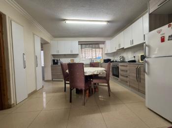 Lefkoşa Yenikent Bölgesinde Türk Koçanlı Bahçeli Satılık 3+1 İkiz Ev