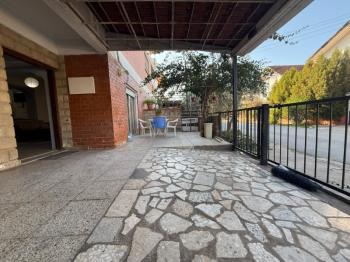 Lefkoşa Yenikent Bölgesinde Türk Koçanlı Bahçeli Satılık 3+1 İkiz Ev