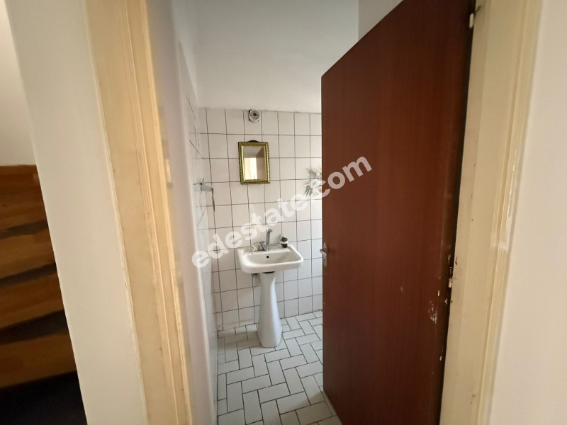 Lefkoşa Yenikent Bölgesinde Türk Koçanlı Bahçeli Satılık 3+1 İkiz Ev