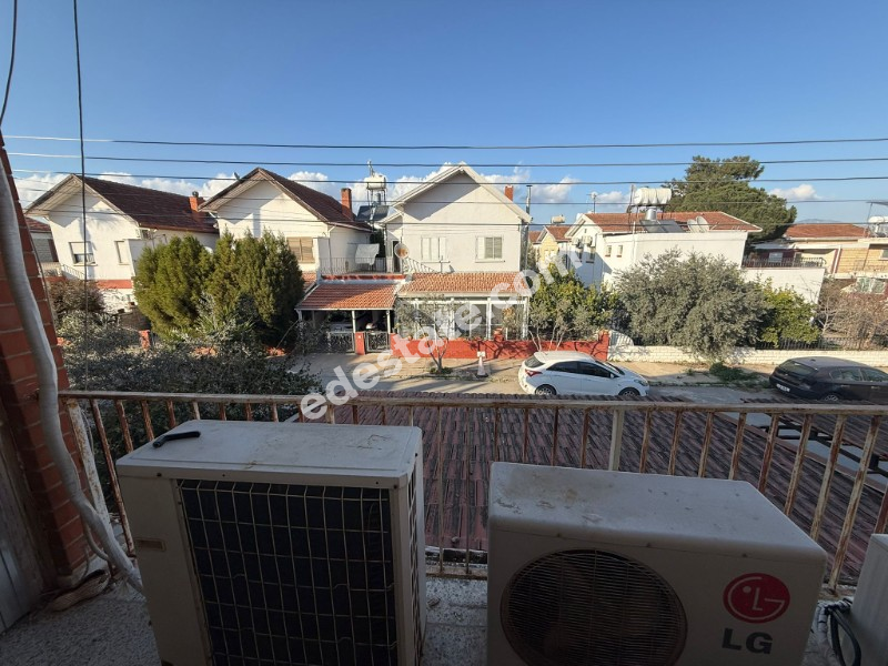 Lefkoşa Yenikent Bölgesinde Türk Koçanlı Bahçeli Satılık 3+1 İkiz Ev