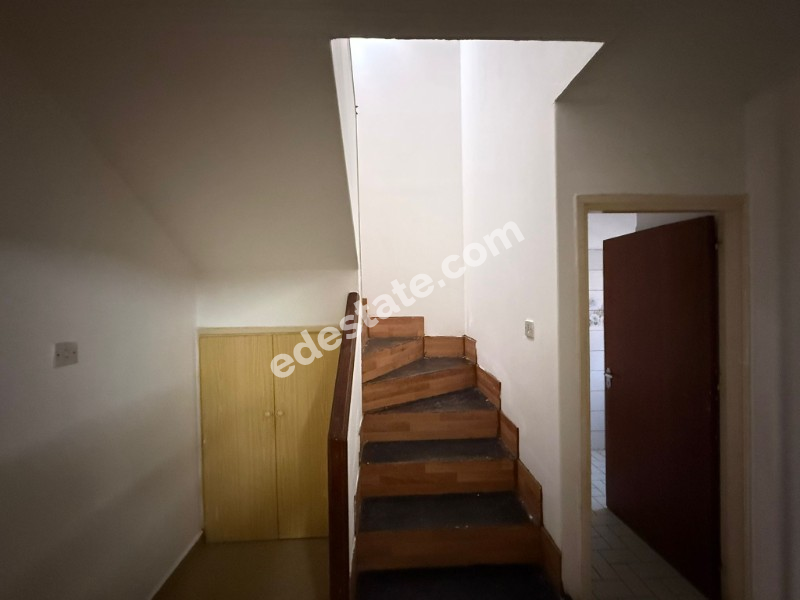 Lefkoşa Yenikent Bölgesinde Türk Koçanlı Bahçeli Satılık 3+1 İkiz Ev