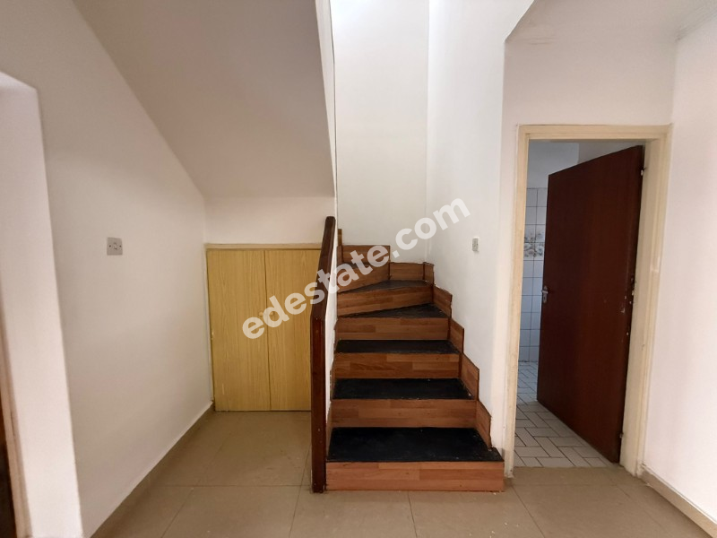 Lefkoşa Yenikent Bölgesinde Türk Koçanlı Bahçeli Satılık 3+1 İkiz Ev