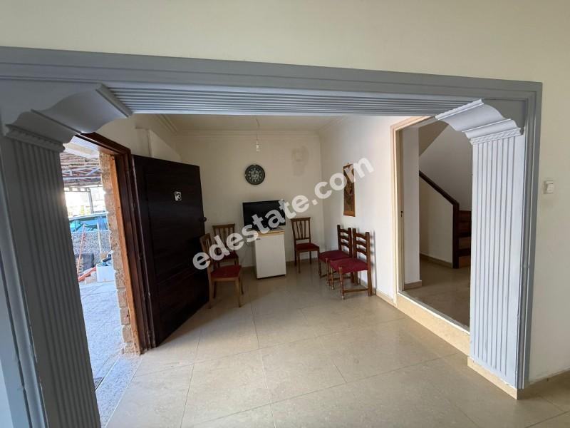 Lefkoşa Yenikent Bölgesinde Türk Koçanlı Bahçeli Satılık 3+1 İkiz Ev