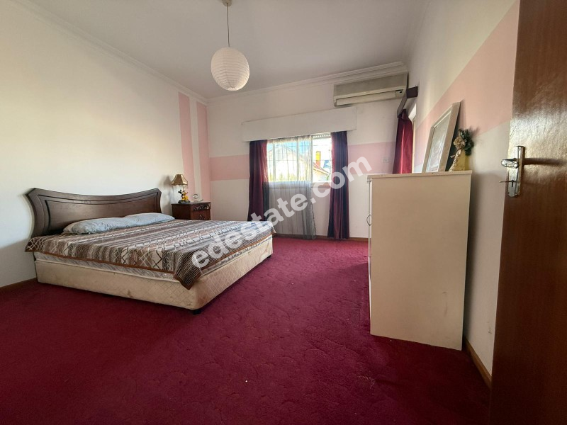 Lefkoşa Yenikent Bölgesinde Türk Koçanlı Bahçeli Satılık 3+1 İkiz Ev