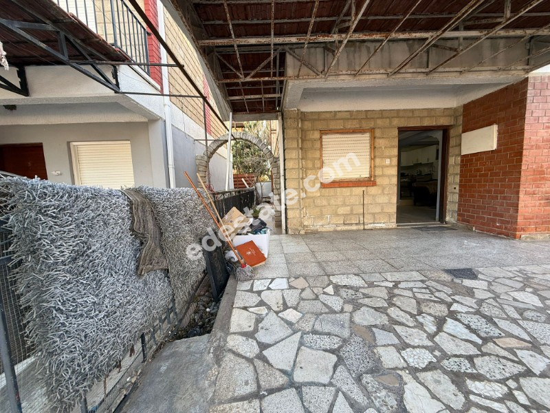 Lefkoşa Yenikent Bölgesinde Türk Koçanlı Bahçeli Satılık 3+1 İkiz Ev