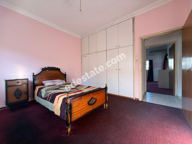 Lefkoşa Yenikent Bölgesinde Türk Koçanlı Bahçeli Satılık 3+1 İkiz Ev