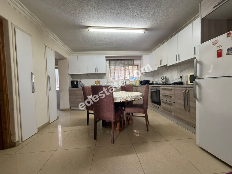 Lefkoşa Yenikent Bölgesinde Türk Koçanlı Bahçeli Satılık 3+1 İkiz Ev