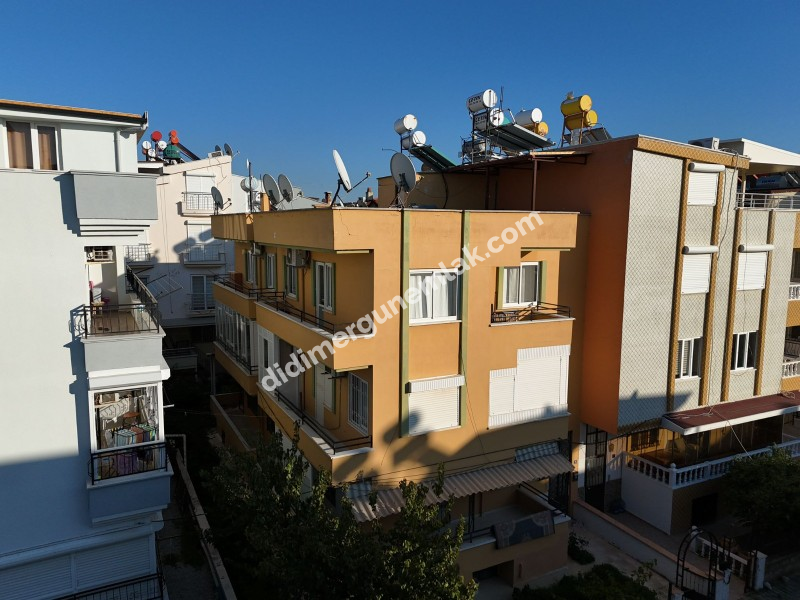 DİDİM ÇAMLIK MAHALLESİ’NDE  DENİZE YÜRÜME MESAFESİNDE 2+1 YOL CEPHELİ 2. KAT SATILIK DAİRE! 