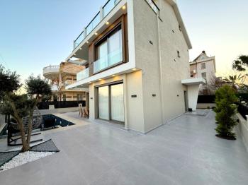 Didim'de Satılık 5+1 Tam Müstakil Villa