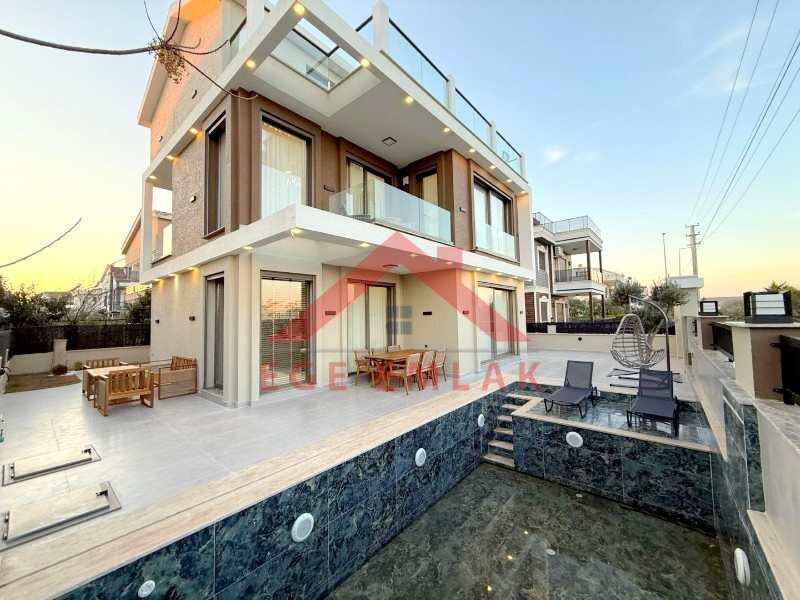 Didim'de Satılık 5+1 Tam Müstakil Villa