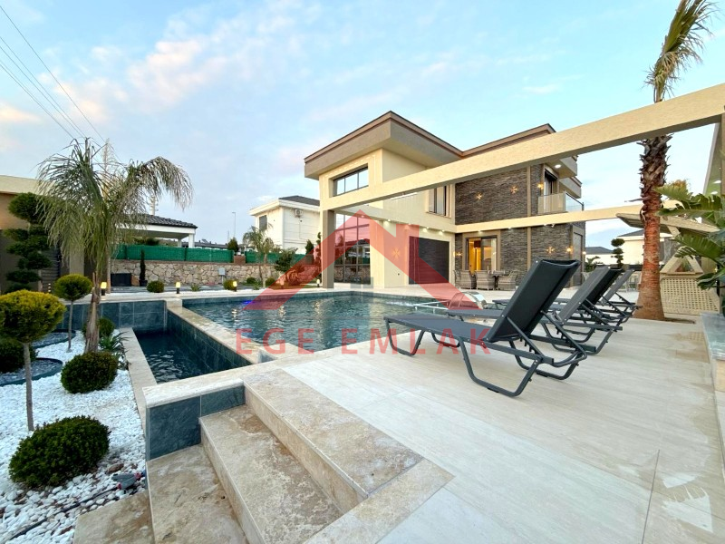 Didim'de 610 M2 Arsa İçerisinde Satılık 4+1 Villa