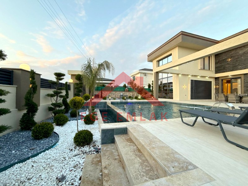 Didim'de 610 M2 Arsa İçerisinde Satılık 4+1 Villa