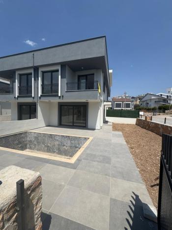  DİDİM HİSAR MAHALLESİ’NDE EŞSİZ DENİZ MANZARALI 3+1 | TERASLI | 3 KATLI | 1 YAŞINDA | 140m² NET! SATILIK VİLLA