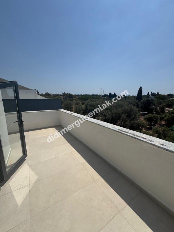  DİDİM HİSAR MAHALLESİ’NDE EŞSİZ DENİZ MANZARALI 3+1 | TERASLI | 3 KATLI | 1 YAŞINDA | 140m² NET! SATILIK VİLLA