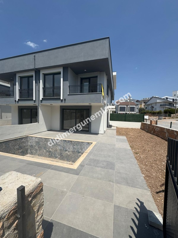  DİDİM HİSAR MAHALLESİ’NDE EŞSİZ DENİZ MANZARALI 3+1 | TERASLI | 3 KATLI | 1 YAŞINDA | 140m² NET! SATILIK VİLLA