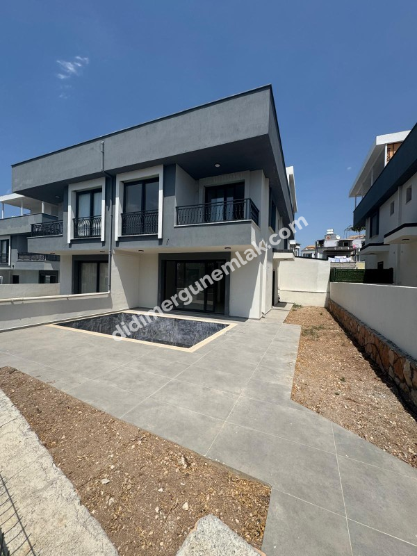  DİDİM HİSAR MAHALLESİ’NDE EŞSİZ DENİZ MANZARALI 3+1 | TERASLI | 3 KATLI | 1 YAŞINDA | 140m² NET! SATILIK VİLLA