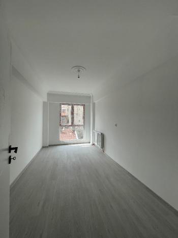 GÜVENAY - ÇORUM YAVRUTURNA ASKERLİK ŞUBESİ ARKASI SATILIK 1+1 DAİRE