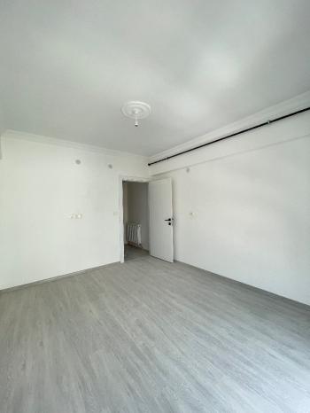 GÜVENAY - ÇORUM YAVRUTURNA ASKERLİK ŞUBESİ ARKASI SATILIK 1+1 DAİRE