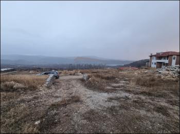 GÜVENAY - ÇORUM BARAJI ÜST TARAFI MANZARALI 1,270 M² SATILIK BAHÇE