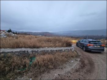 GÜVENAY - ÇORUM BARAJI ÜST TARAFI MANZARALI 1,270 M² SATILIK BAHÇE