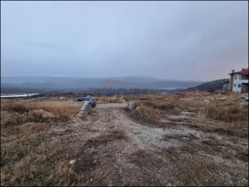 GÜVENAY - ÇORUM BARAJI ÜST TARAFI MANZARALI 1,270 M² SATILIK BAHÇE