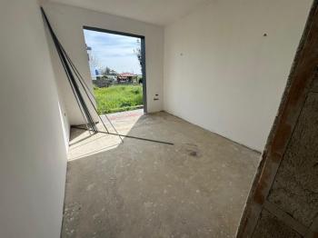 GÖNYELİ AŞIKLAR TEPESİNDE 6 YATAK ODALI TRİPLEX EV