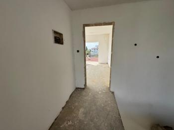 GÖNYELİ AŞIKLAR TEPESİNDE 6 YATAK ODALI TRİPLEX EV