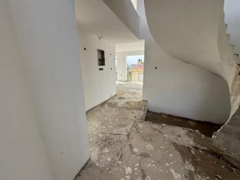 GÖNYELİ AŞIKLAR TEPESİNDE 6 YATAK ODALI TRİPLEX EV