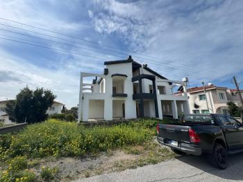 GÖNYELİ AŞIKLAR TEPESİNDE 6 YATAK ODALI TRİPLEX EV