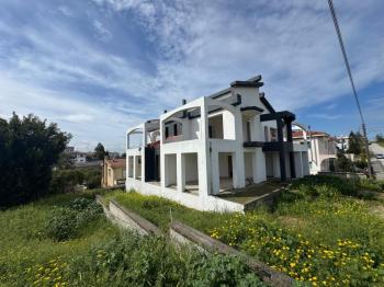 GÖNYELİ AŞIKLAR TEPESİNDE 6 YATAK ODALI TRİPLEX EV