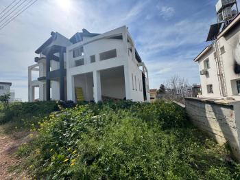 GÖNYELİ AŞIKLAR TEPESİNDE 6 YATAK ODALI TRİPLEX EV