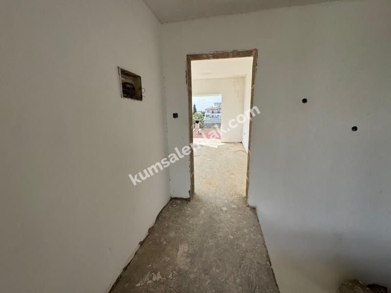 GÖNYELİ AŞIKLAR TEPESİNDE 6 YATAK ODALI TRİPLEX EV