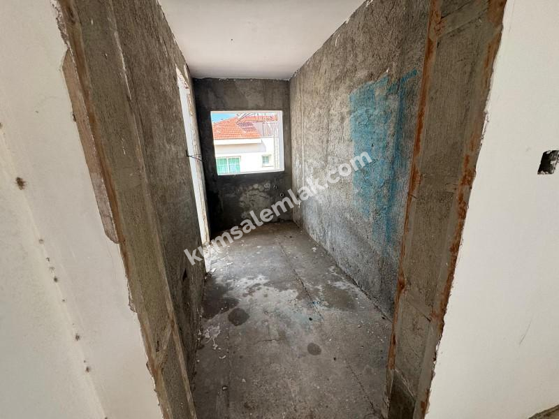 GÖNYELİ AŞIKLAR TEPESİNDE 6 YATAK ODALI TRİPLEX EV