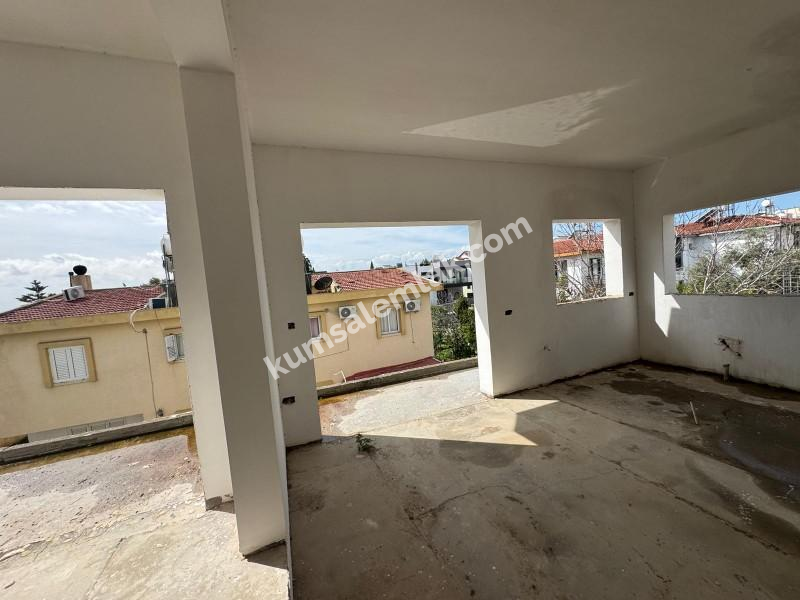 GÖNYELİ AŞIKLAR TEPESİNDE 6 YATAK ODALI TRİPLEX EV