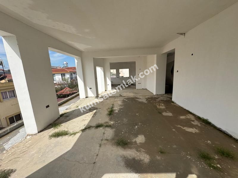 GÖNYELİ AŞIKLAR TEPESİNDE 6 YATAK ODALI TRİPLEX EV