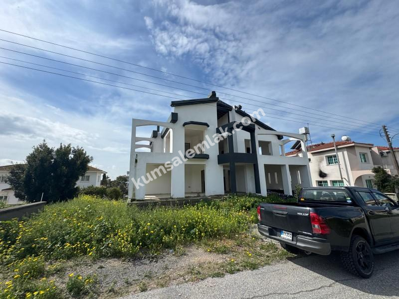 GÖNYELİ AŞIKLAR TEPESİNDE 6 YATAK ODALI TRİPLEX EV