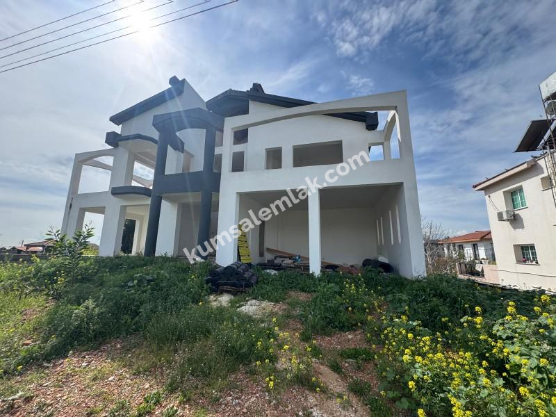 GÖNYELİ AŞIKLAR TEPESİNDE 6 YATAK ODALI TRİPLEX EV