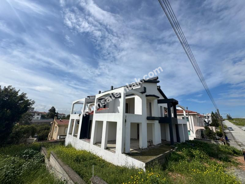 GÖNYELİ AŞIKLAR TEPESİNDE 6 YATAK ODALI TRİPLEX EV