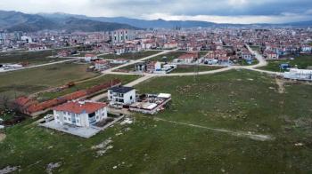 AFYON ÜÇOK EMLAKTAN KARŞIYAKA MAH SATILIK 449M² ARSA 