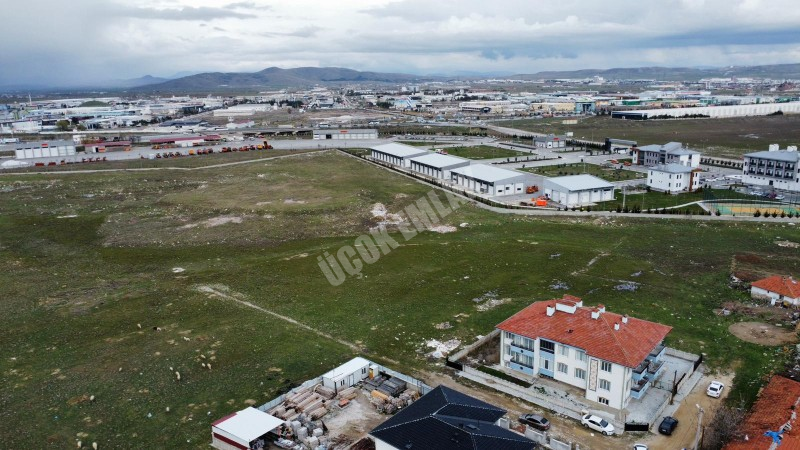 AFYON ÜÇOK EMLAKTAN KARŞIYAKA MAH SATILIK 449M² ARSA 